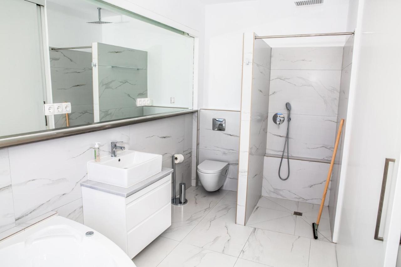 Komfort City Apartment "Elias" Mit Meerblick In Lavrio Exterior foto